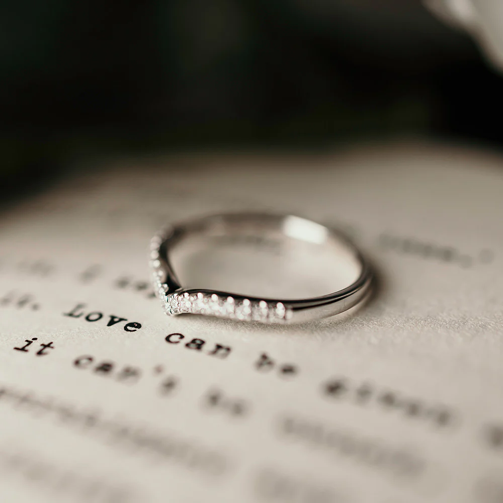 ALYSSA - 'V' Shaped Diamond Band - Image 4